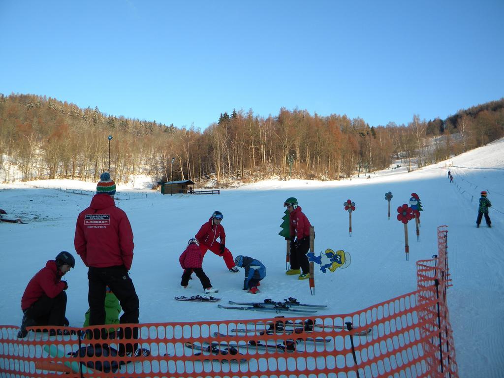 Penzion a apartmány Skipark Hraběšice Krasne Esterno foto